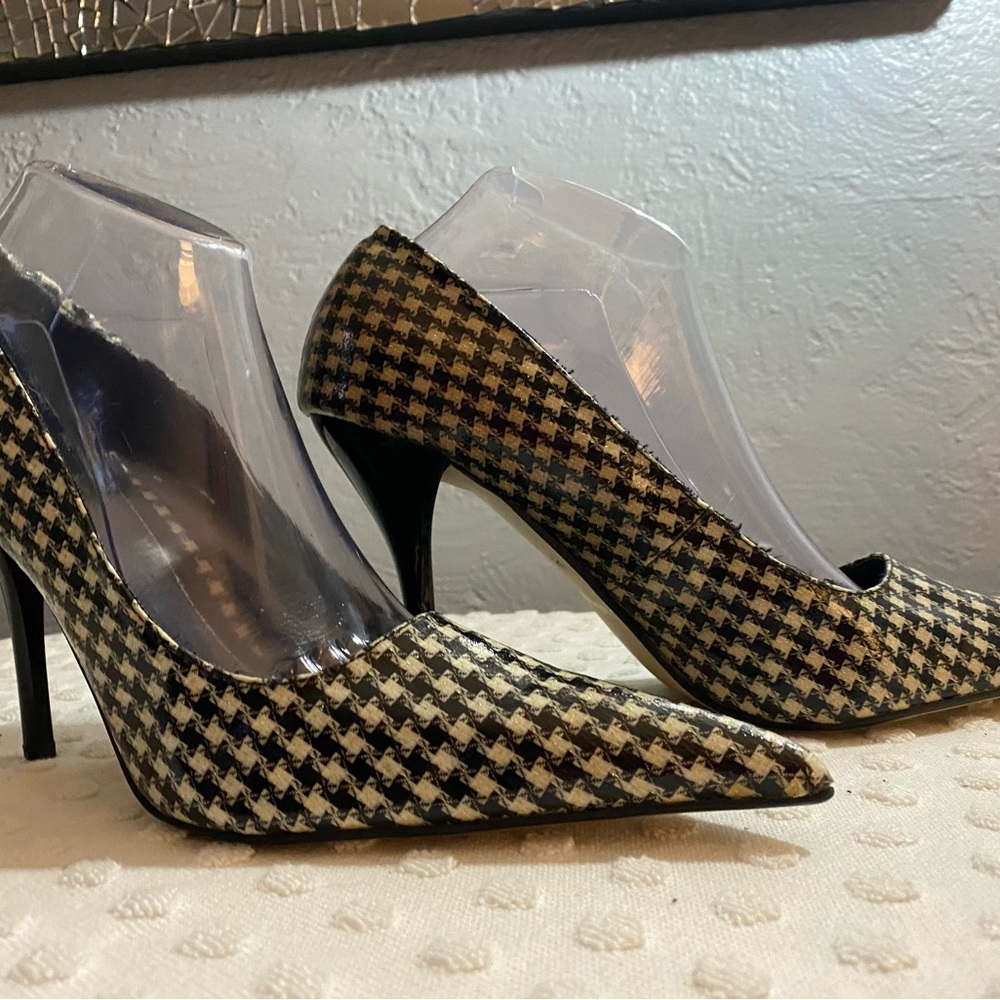 Dollhouse Heel-PEELING ON THE INSIDE PRICED REFLECTS THIS-AS IS SALE - Picture 3 of 9